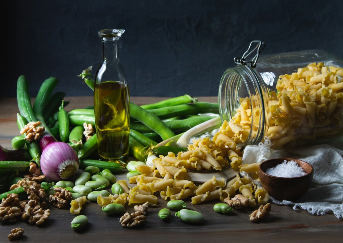 aceite de oliva con otros alimentos de la dieta mediterránea